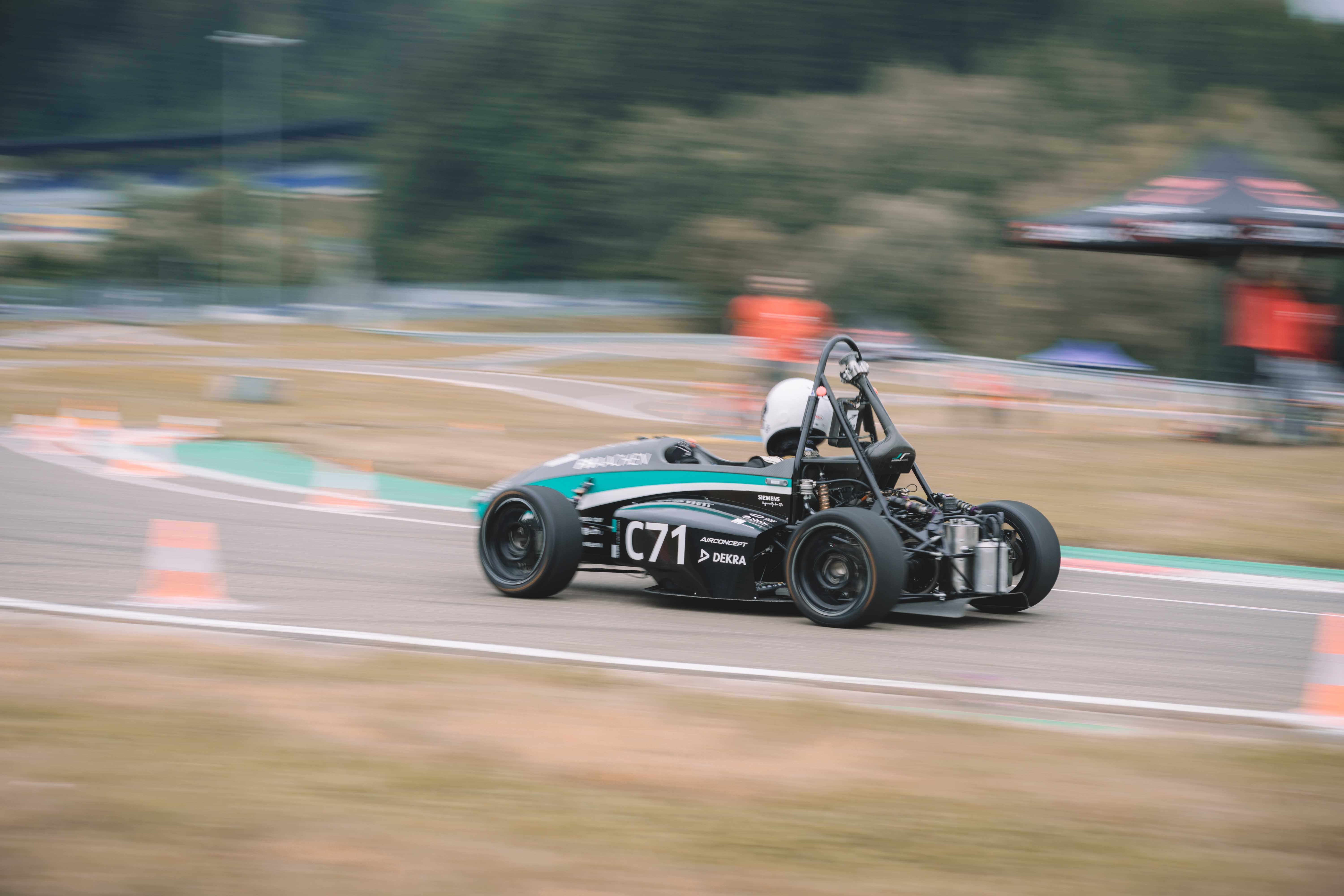 Das Aixtreme Racing Team der Fachhochschule Aachen